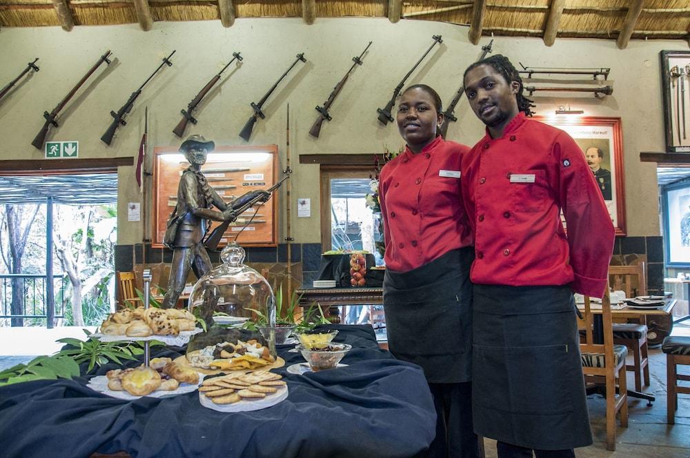 Kedar Heritage Lodge, Conference Centre & Spa Phokeng Buitenkant foto