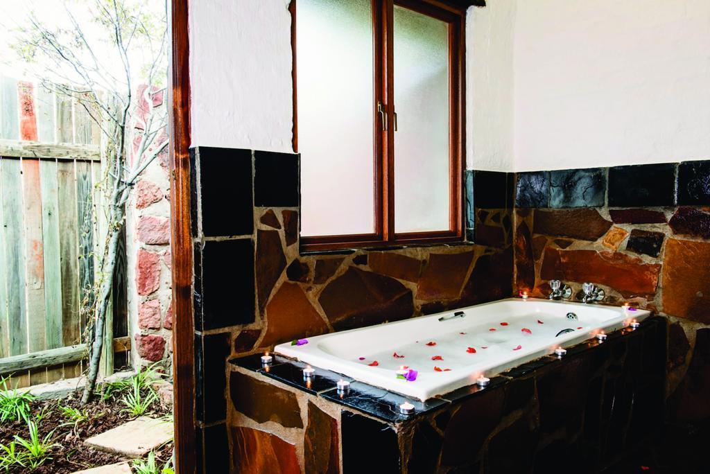 Kedar Heritage Lodge, Conference Centre & Spa Phokeng Buitenkant foto